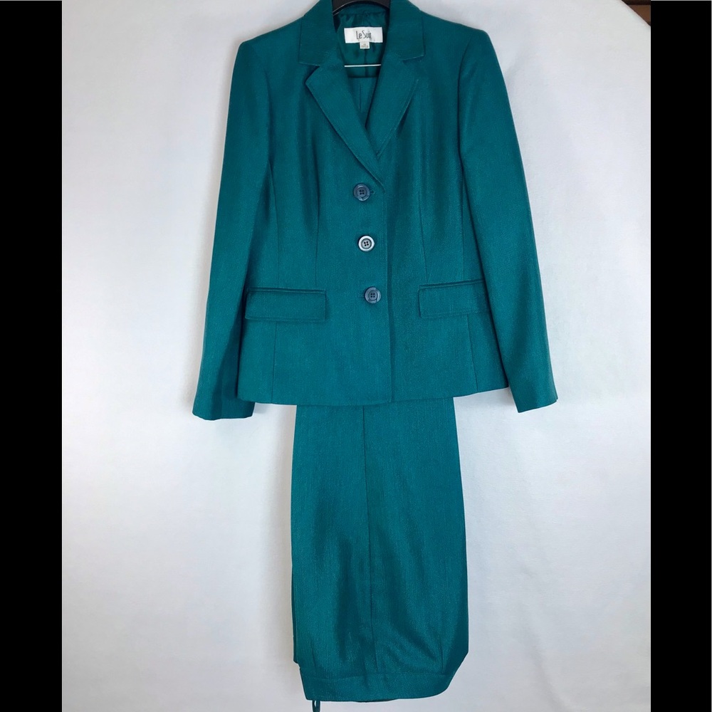 Le Suit. Size 10 Emerald Green Suit pants & jacket